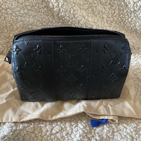 Louis Vuitton city seal keepal - Picture 4 of 17